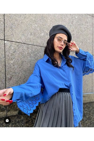BEBE PLUS Baby Women's Oversize Shirt with Scallop Detail on the Back