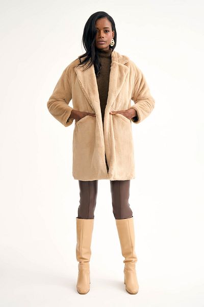 Sateen Plush Coat with Pocket Detail - Beige
