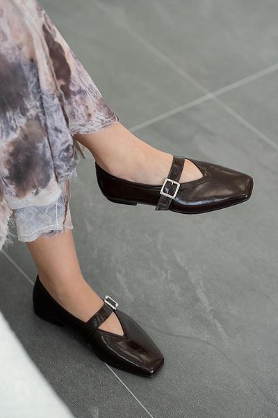 Parponi Nico Women's Square Toe Buckle Wrinkled Patent Leather Ballerinas Brown