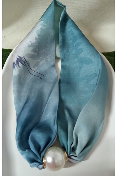 mos&more Blue Magnet Pearl Necklace Scarf