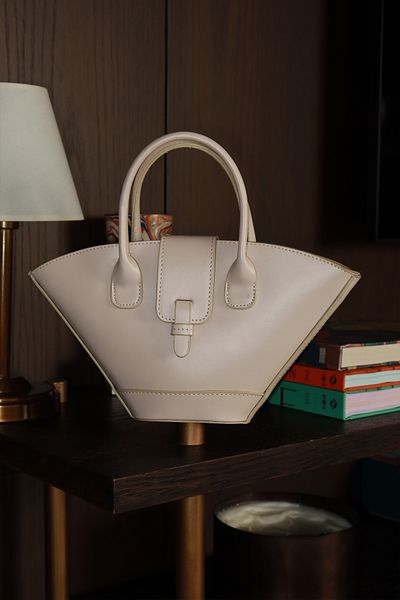 VAGGON Women's Beige Belted V Baguette Bag V00038-A