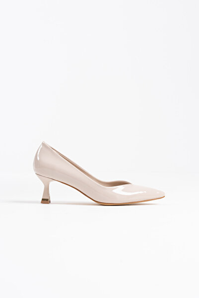 MASSOLE Kadın Bej Rugan 5 cm Stiletto Özel Tasarım Topuk V Model Şık Günlük R...