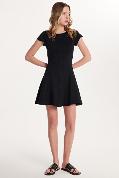 Tudors Kadın Standart Fit Kısa Kollu U Yaka Siyah Elbise