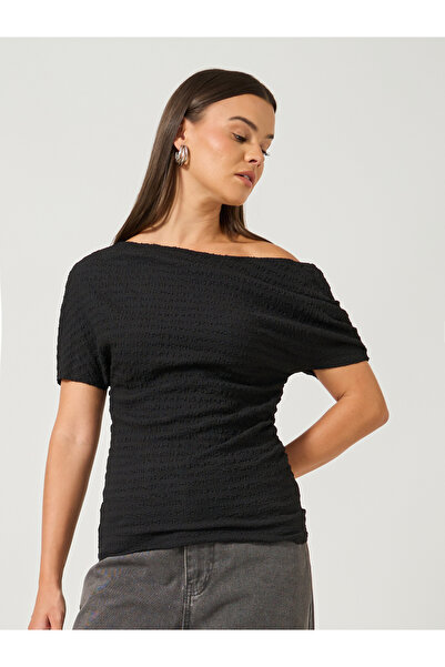 Styli بلوزة نسائية سوداء محبوكة برقبة غير متماثلة