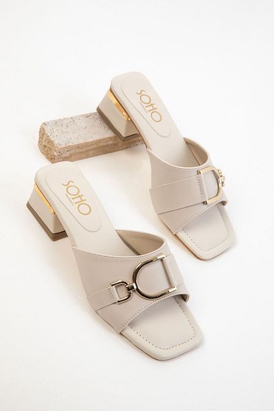 SOHO Beigefarbene klassische Damenschuhe mit Absatz 20642