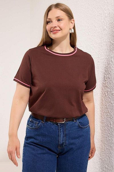 Trendyol Curve Кафява тениска с кръгла яка, детайлен основен и голям размер