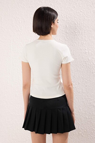 Trendyol Collection Ecru Buttoned Body Fitted Crew Neck Short Sleeve Ribbed Stretch Knitted Blouse Twoss25Bz00548