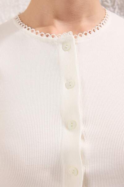 Trendyol Collection Ecru Buttoned Body Fitted Crew Neck Short Sleeve Ribbed Stretch Knitted Blouse Twoss25Bz00548