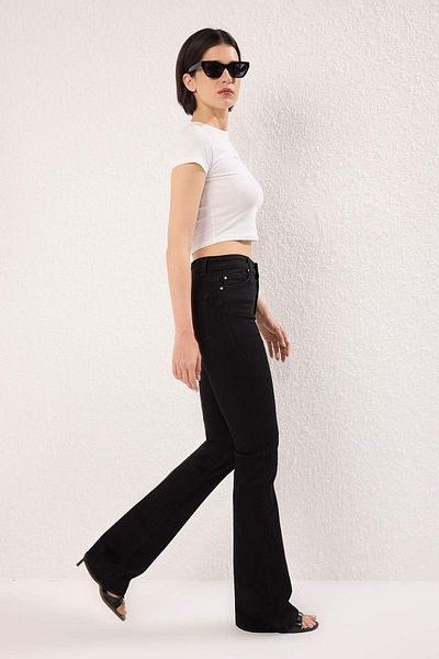 Trendyol Collection Blugi negri cu talie înaltă TWOSS25JE00052