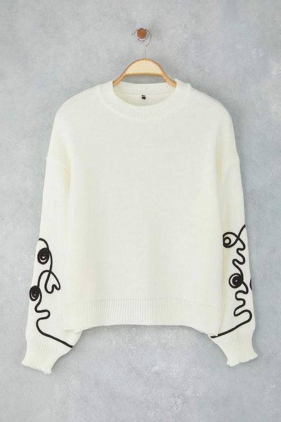 Trendyol Collection Ecru Sleeve Embroidered Crew Neck Knitwear Sweater Twoaw26Kz00037
