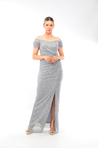 Robes Embroidered Evening Dress with Low Sleeve and Slit