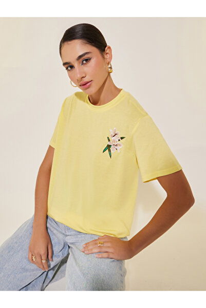 Styli تي شيرت بأكمام قصيرة وتطريز زهري