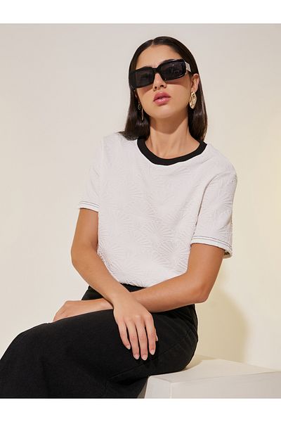 Styli Solid Jacquard Contrast Color T-Shirt