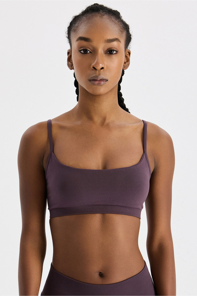 COMEUP Регулируем спортен сутиен с банели и подложки, цвят италианско сливово