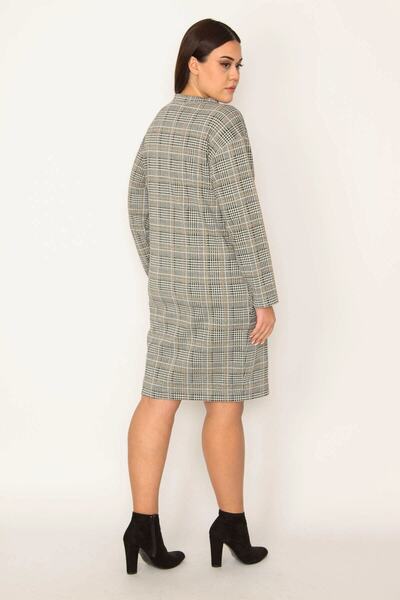 Şans Rochie pentru femei de mărime mare, gri cu imprimeu în carouri, cu decolteu rotund, cu buzunare laterale 65n30783