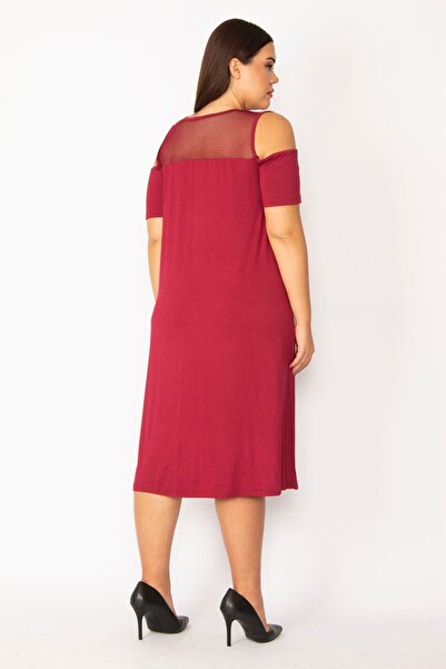 Şans Γυναικείο φόρεμα μεγάλου μεγέθους σε μπορντό, εκτός ώμου και τσέπες από διχτυωτό, λεπτομερές φόρεμα βισκόζης 65n28932