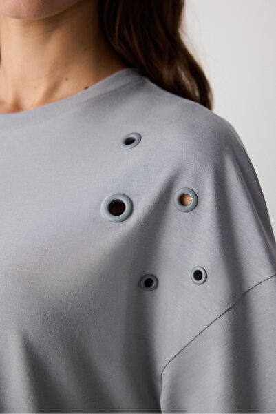 Penti Verla T-Shirt with Grey Shoulder Accessories - Saude Collection