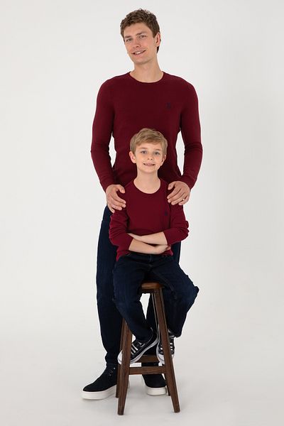 U.S. Polo Assn. سترة بياقة دائرية أساسية باللون العنابي للأولاد 50294188-VR014