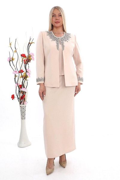 MİSS DİAMOND Elegant Cream Floor-Length Three-Piece Suit with Stone Embroidered Collar