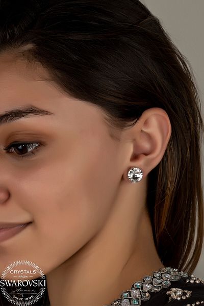 Swaroski Zirconia Crystal Stone Ss Nail Studded Earrings