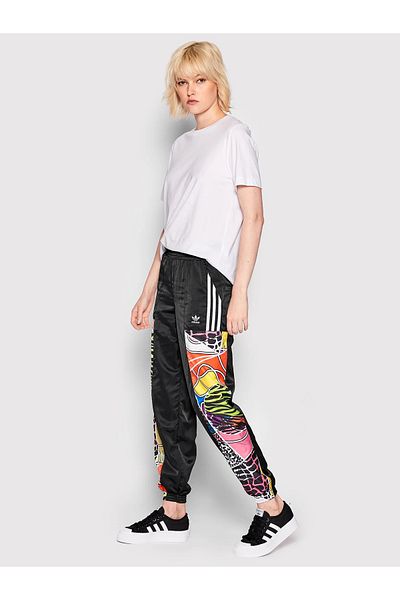 adidas Pantaloni de trening colorați Rich Mnisi Hc4468, croială lejeră