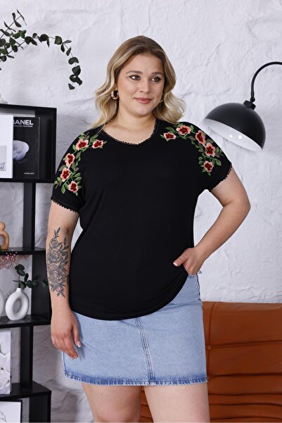 Siyezen Oversize Blouse with Embroidery Detail on the Shoulders