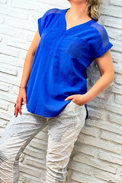 Bİ.GİYSEN Γυναικείο μπλουζάκι με μπλε ώμους και τσέπες, με διχτυωτές λεπτομέρ...