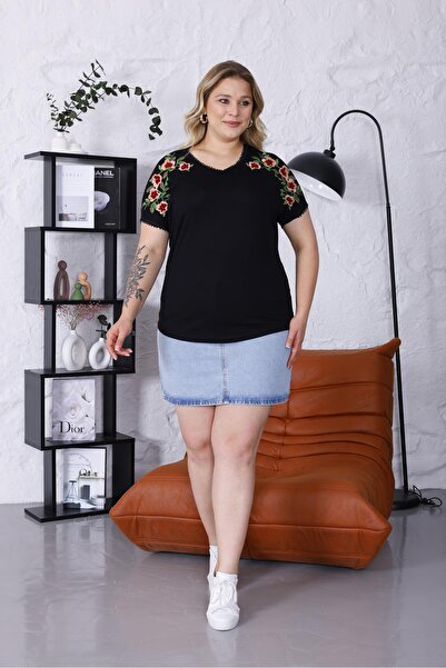 Siyezen Oversize Blouse with Embroidery Detail on the Shoulders