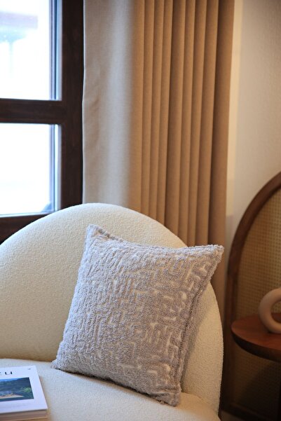 NEEDLE Светло сива калъфка за възглавница LABYRINT