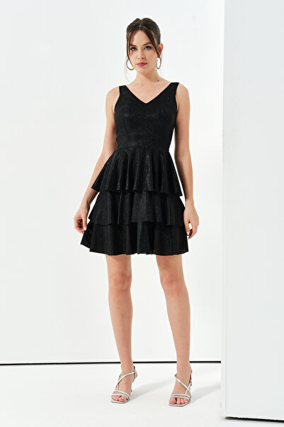 LOVE IS EVERYWHERE Kadın Mini Abiye Elbise Siyah V Yaka Sırtı Açık Eteği Kat Kat Degradeli Simli