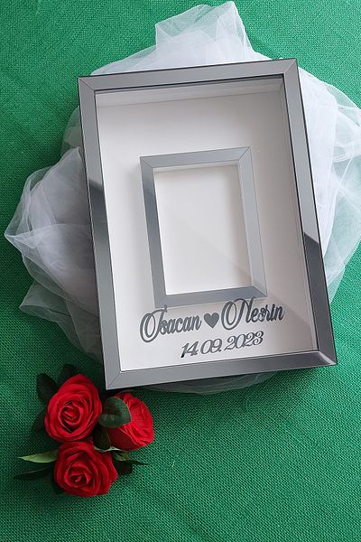 hobicehayaller Rama de memorie de 25x35 cm cu sectiune foto cu nume! Noi cutii de trandafiri la modă! Design de flori de promisiune!