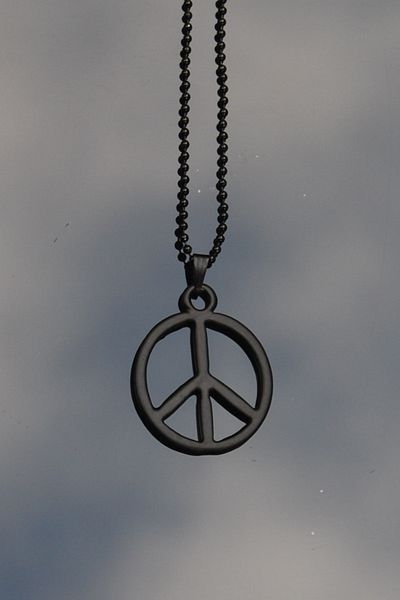 Rua Jewelry Peace Symbol Necklace Black Color |   Ball Chain |   Peace Sign Unisex