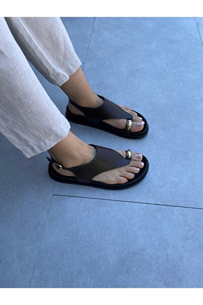 Elvinin Tarzı Dina Bitter Brown Color Akseusar Detailed Flat Sole Sandals