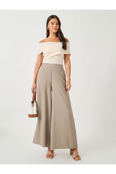 Styli Crinkled Flat Front Wide Leg Pants with Side Pockets