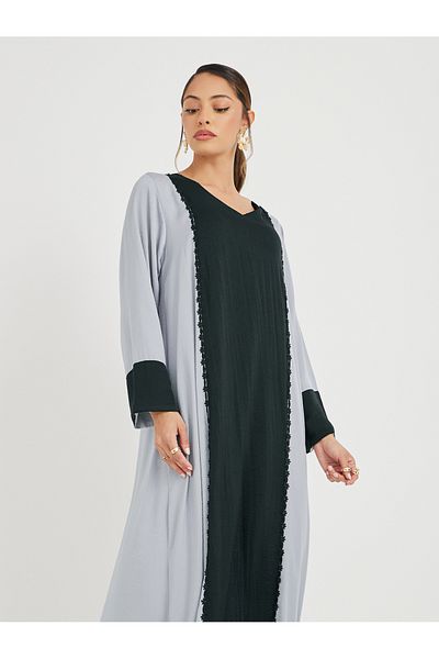 Styli Color Block V Neck Jalabiya with Lace Trim