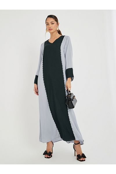 Styli Color Block V Neck Jalabiya with Lace Trim