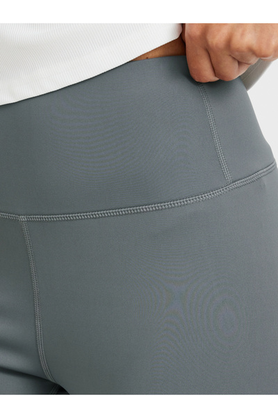 Styli Solid Exposed Seam Detail Crop Length Leggings