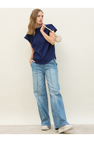 Styli بلوزة عادية بقصة رقبة دائرية وتفاصيل مطرزة