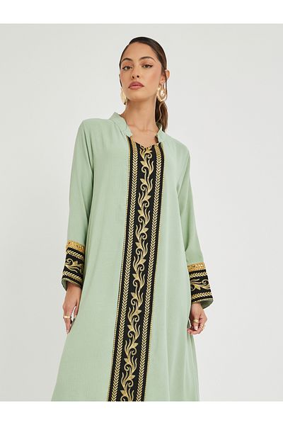 Styli Crinkled Collared Jalabiya with Lace Panel