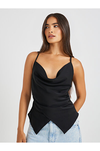 Styli بلوزة بفتحة رقبة واسعة وحافة غير متماثلة