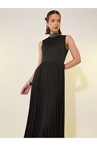 Styli Embellished Trim Sleeveless Pleated A-Line Midi Dress