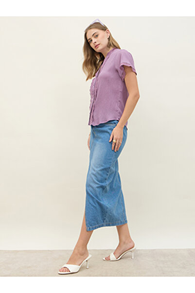 Styli بلوزة بفتحة رقبة على شكل حرف V وحواف من الدانتيل على شكل صدفة رموش