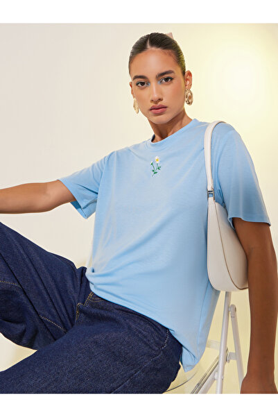 Styli تي شيرت مطرز برقبة دائرية