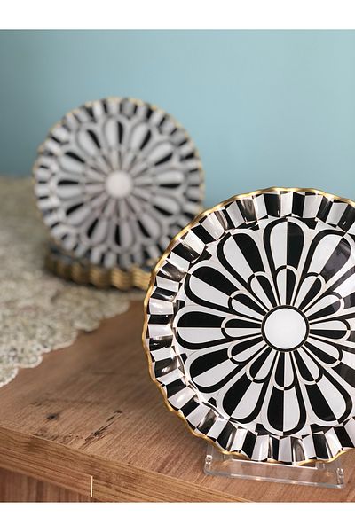 B&M Daisy Patterned Curved Cake Plate 6 Pieces