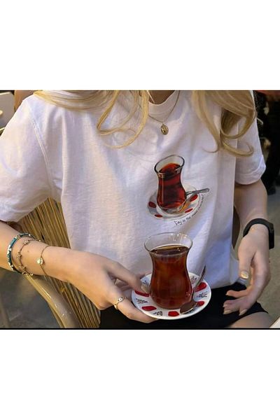 NO 601 Women's White Tea Is the Main Character Printed Trend Loose Fit Tshirt