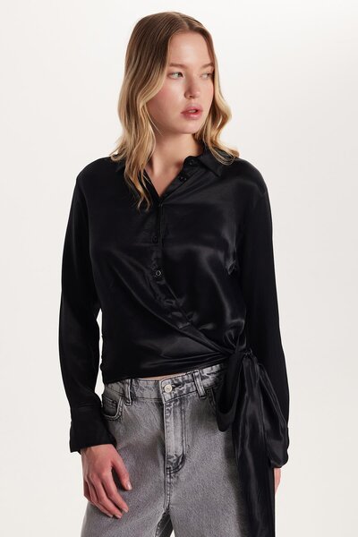 Tudors Kadın Slim Fit Dar Kesim Uzun Kollu Klasik Yaka Bağlama Detaylı Siyah Saten Gömlek