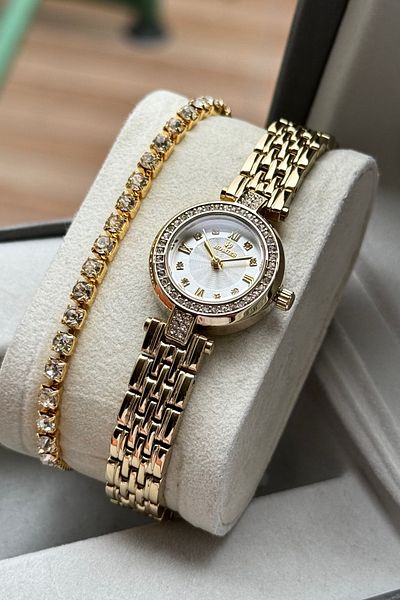 Homies Women's Wristwatch Small Case with Stones for Engagement and Wedding Gift Box with Bracelet Gift.