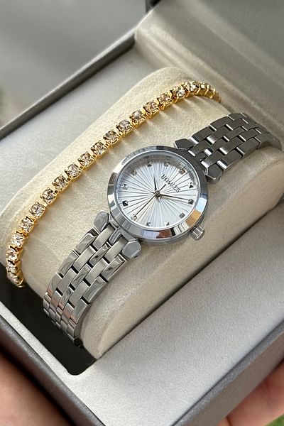 Homies Women Wrist Watch Small Case Gift Box with Bracelet Gift for Special Occasions.Hm7373S01