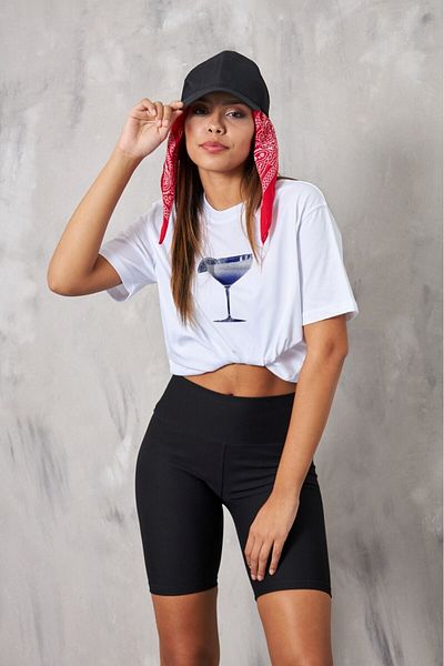 The Champ Clothing Tricou alb de damă - design cu pahar de cocktail imprimat