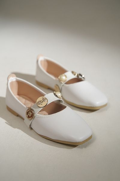 lovitto Women's Accessory Detailed White Ballerinas